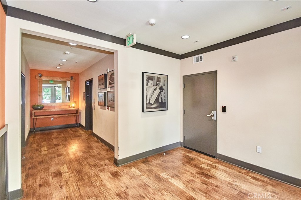 401 S Anaheim Boulevard 7