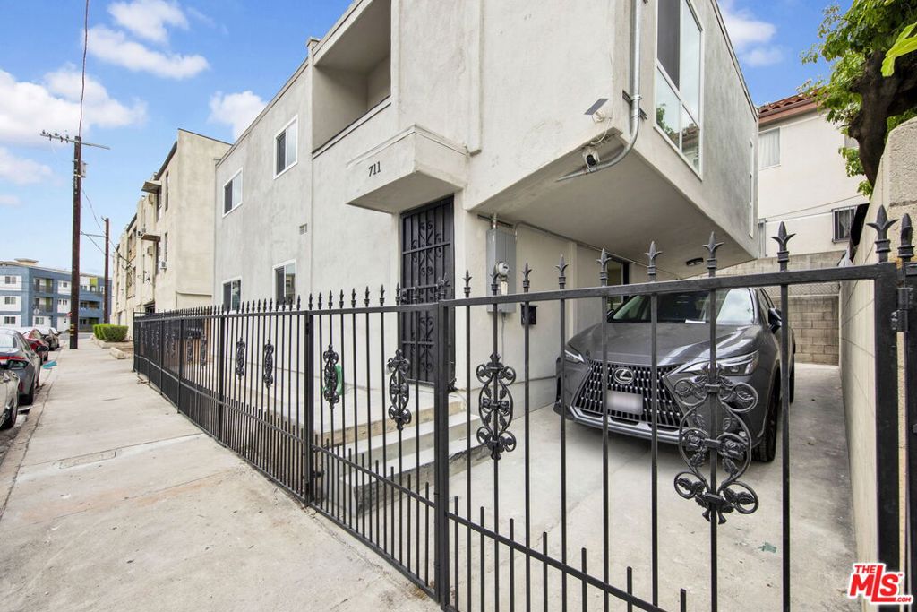 711 Bartlett Street
