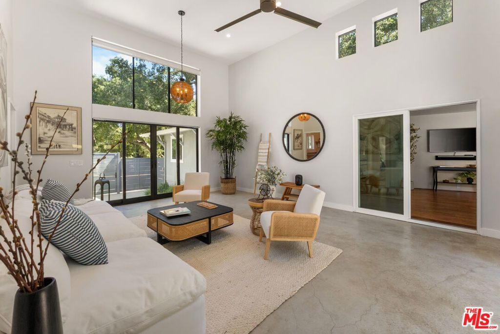 Photo of 606 Thrift Road, Malibu, CA 90265 (MLS # 26668451)