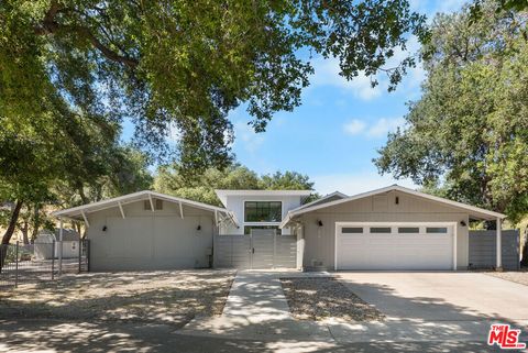 Photo of 606 Thrift Road, Malibu, CA 90265 (MLS # 26668451)