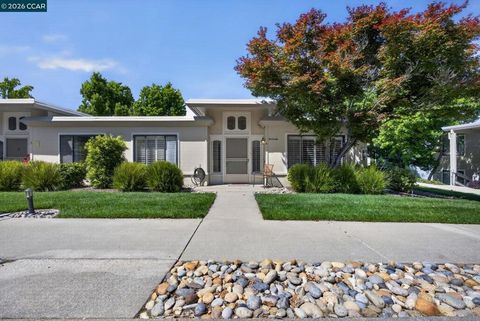 Photo of 1124 Oakmont Dr DR #4, Walnut Creek, CA 94595 (MLS # 41134756)