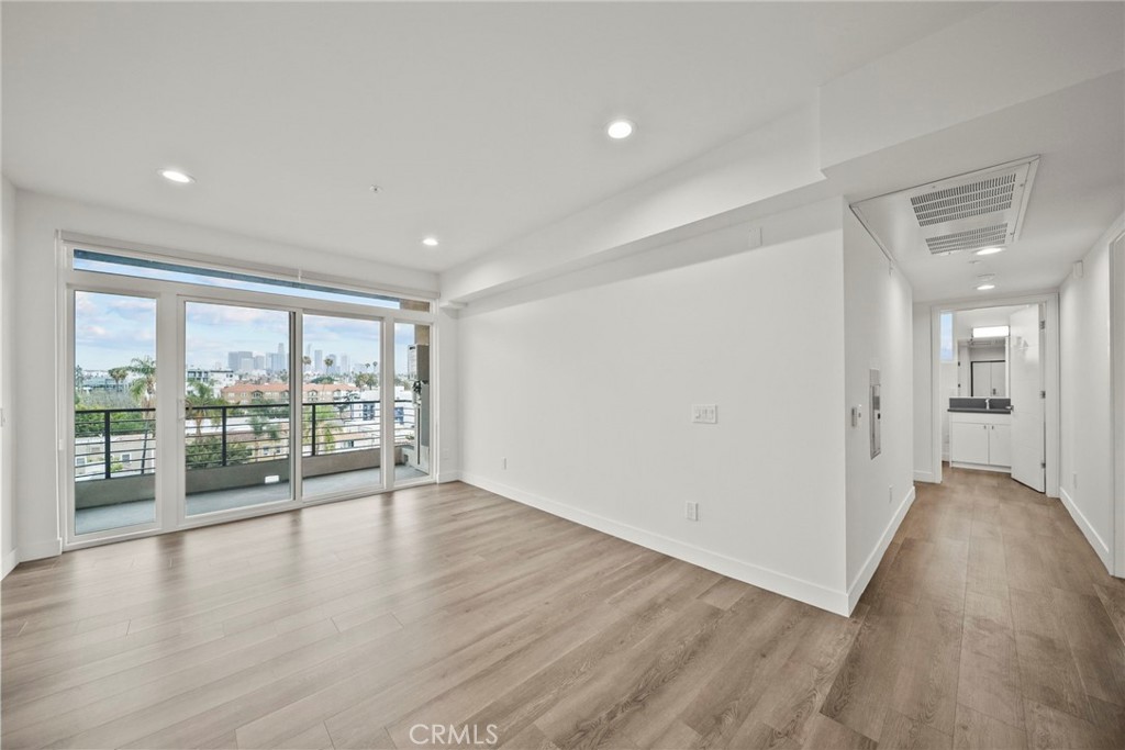 900 S Kenmore Avenue 504