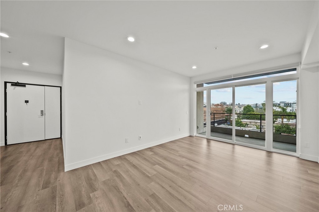 900 S Kenmore Avenue 504