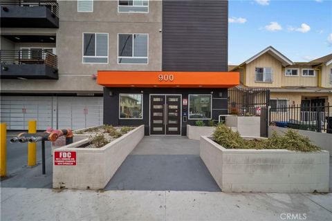 Photo of 900 S Kenmore Avenue #504, Los Angeles, CA 90006 (MLS # SR26104375)