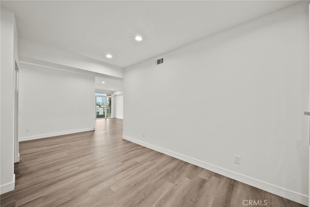 900 S Kenmore Avenue 504
