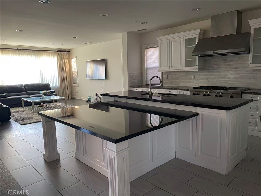 2584 E Temblor Ranch