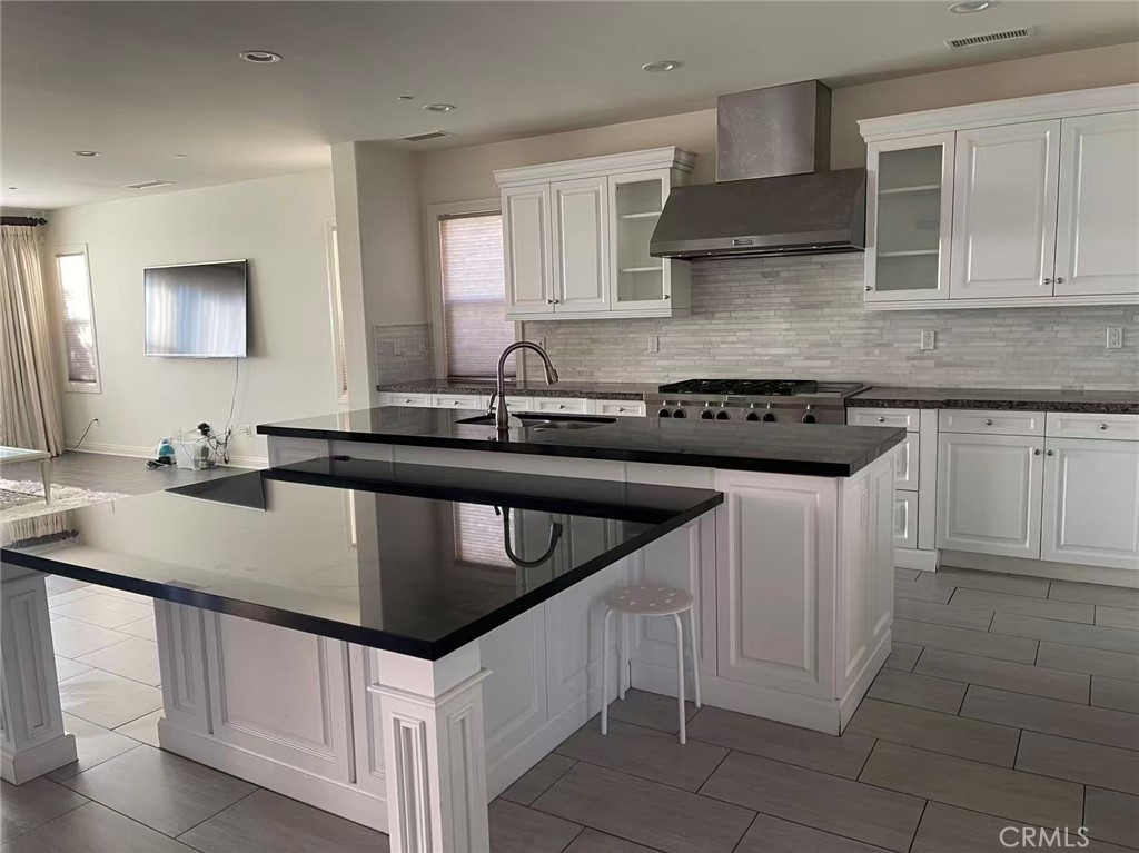 2584 E Temblor Ranch