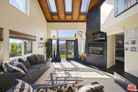 Photo of 7130 Gateshead Way, West Hills, CA 91307 (MLS # 25619111)