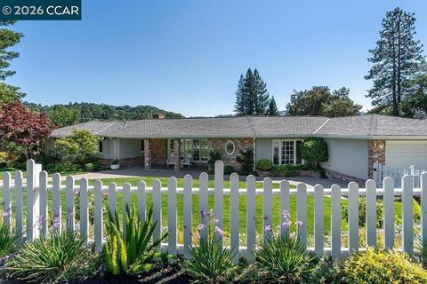 Photo of 62 Van Ripper Ln Ln, Orinda, CA 94563 (MLS # 41121544)