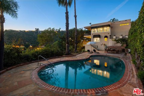 Photo of 1537 Viewsite Terrace, Los Angeles, CA 90069 (MLS # 26671951)