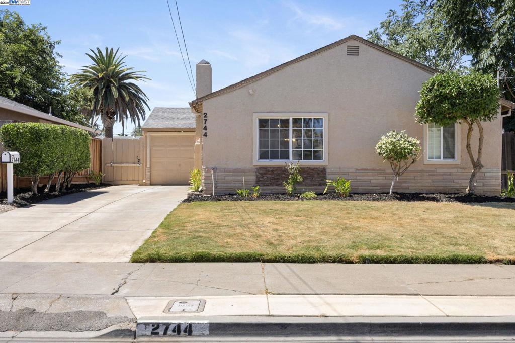 Welcome to this refreshed 3-bedroom, 1-bath home in Antioch! With updated flooring and cabinets, this home offers a perfect blend of modern touches and everyday convenience. Located just minutes south of Highway 4, it’s ideal for commuters or anyone looking for easy access around the Bay. The spacious backyard offers plenty of room to garden, play, or entertain. Whether you're searching for your first home or a great addition to your investment portfolio, this property is ready for its next chapter.