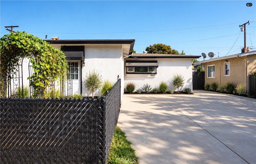 14312 Dumont