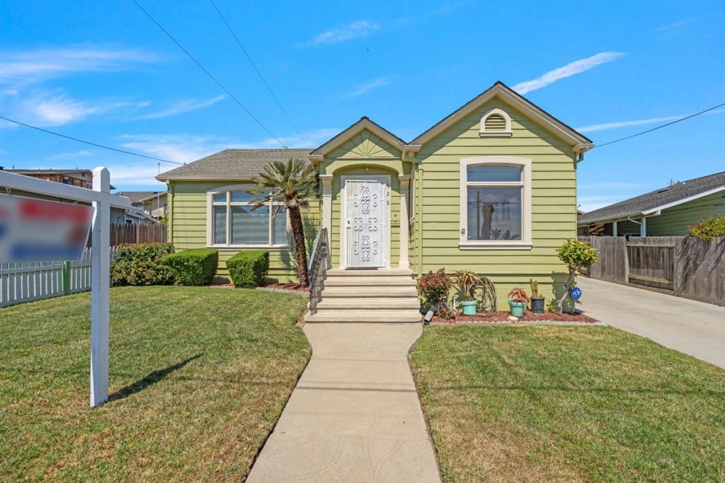 This quaint home is a must see! Come fall in love with this cute move in ready home. This lovely 2 bed 1 bath features original hardwood floors and large windows to allow plenty of natural light in with a long drive way that leads to a detached garage. That means plenty of parking! They don't make homes like this anymore. Located in the heart of Watsonville. Less than a 10 min drive to Power House, Cassidys, Staff of Life and more! A short walking distance from Callaghan Park. Schedule your showing today!