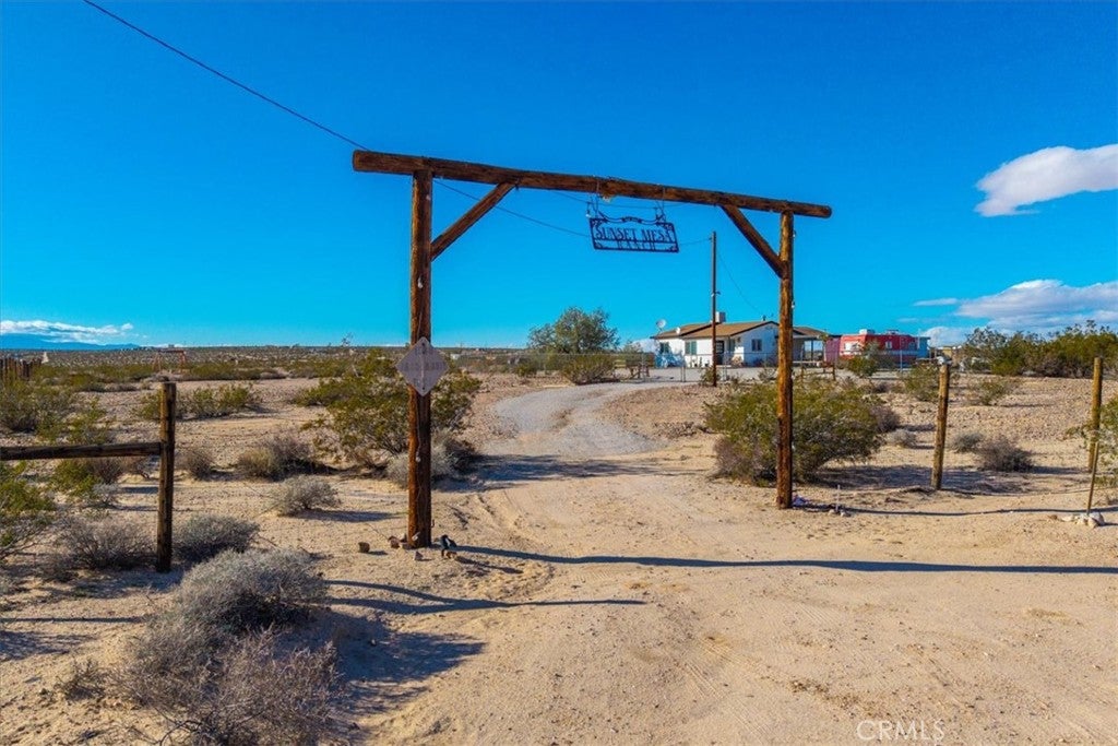 1560 Jackrabbit Trail