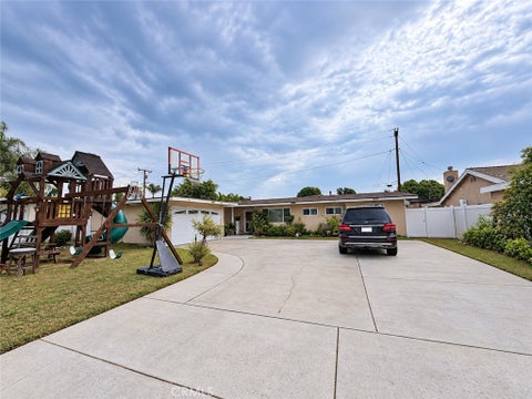 Photo of 446 S Lowell ST, Covina, CA 91723 (MLS # HD26200381)