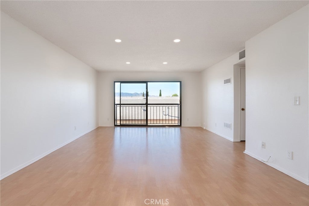 814 E Windsor Road 208