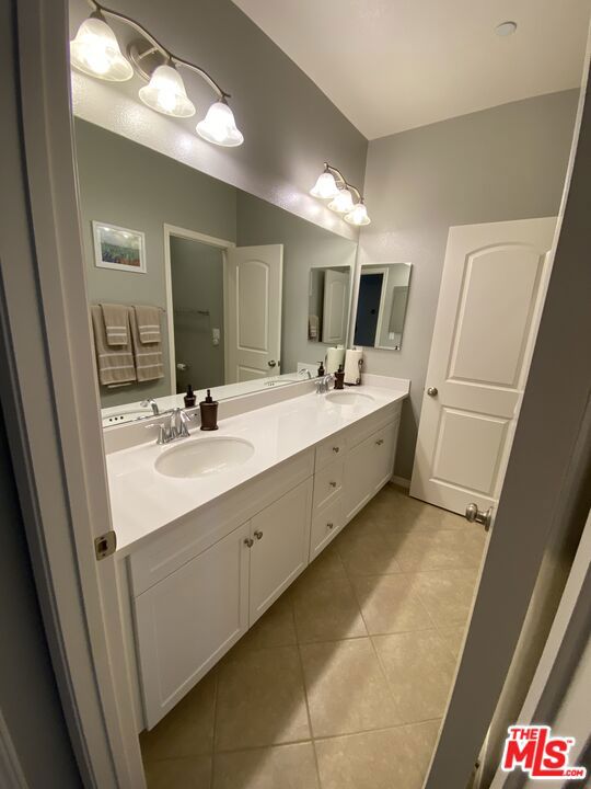 Everett at Five Knolls - Residential Lease