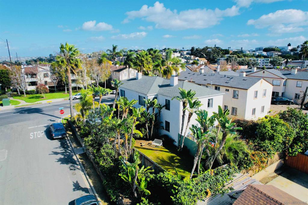 2169 75 Las Lomas Street