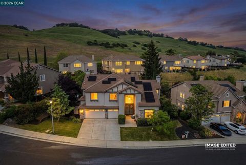 Photo of 911 Autumn Oak Cir Cir, Concord, CA 94521 (MLS # 41129349)