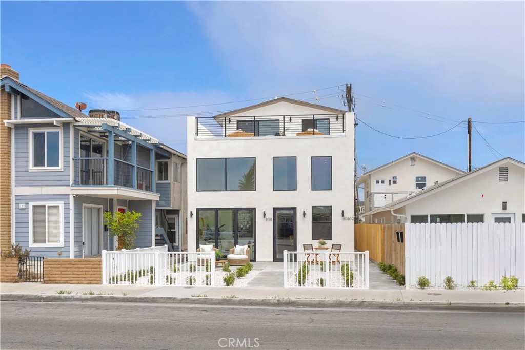 808 W Balboa Boulevard