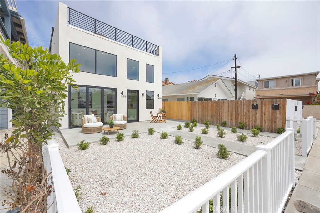 808 W Balboa Boulevard