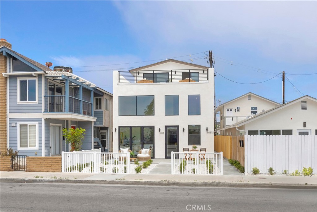 808 W Balboa Boulevard