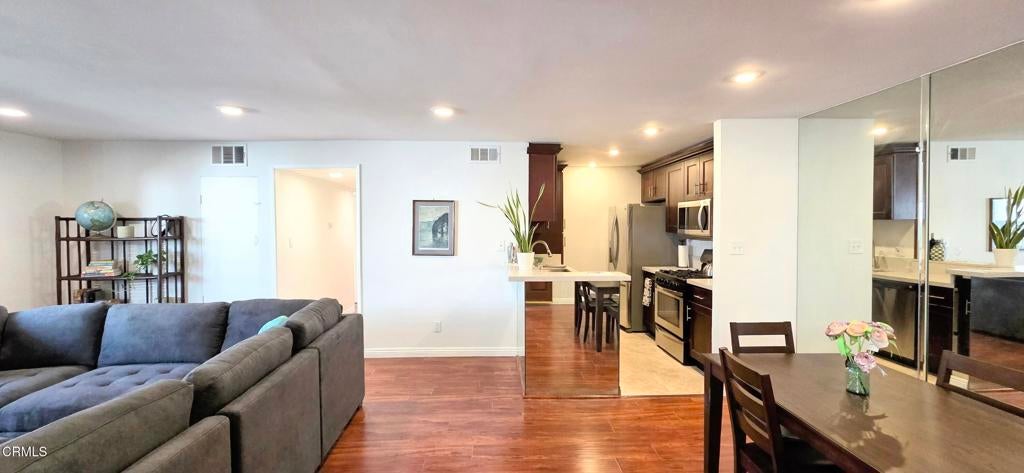 Photo of 5700 Etiwanda Avenue #123, Tarzana, CA 91356 (MLS # V1-35036)