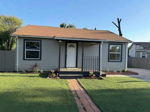 Photo of 1324 Trenary Way Way, Modesto, CA 95354 (MLS # 41123422)