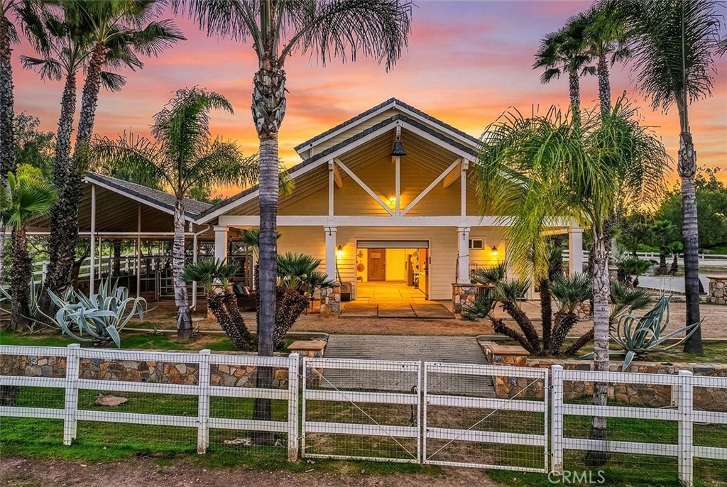 40801 Avenida La Cresta