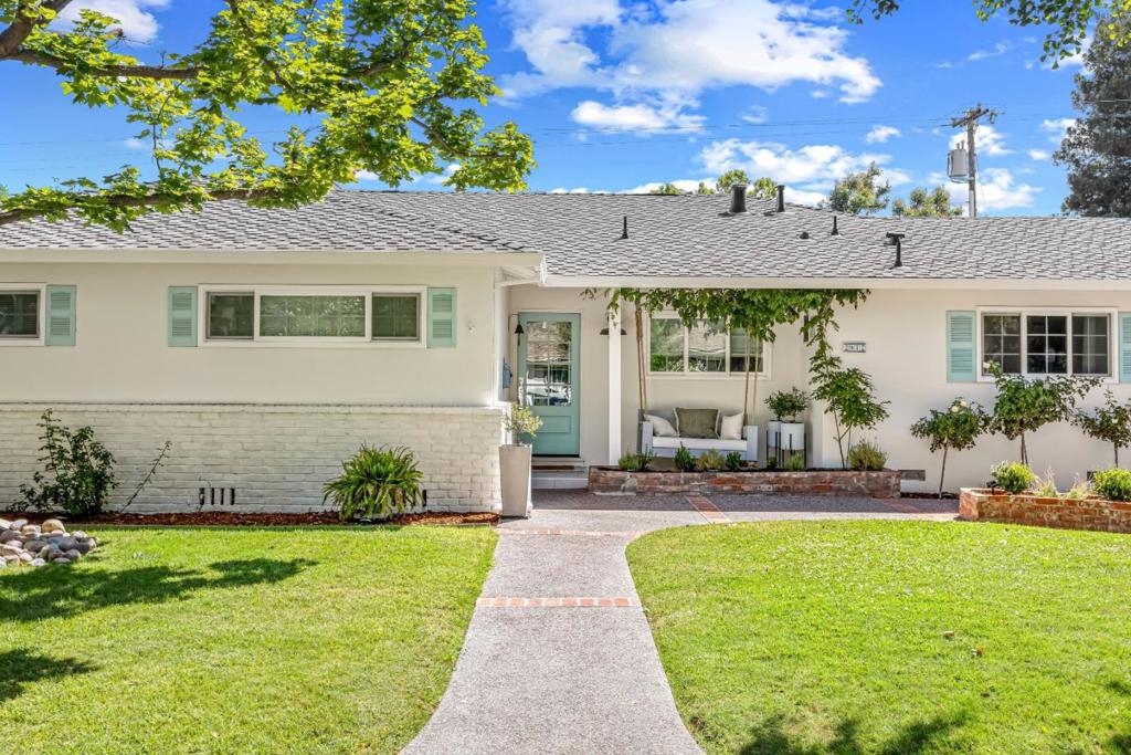 2812 Thrasher Lane