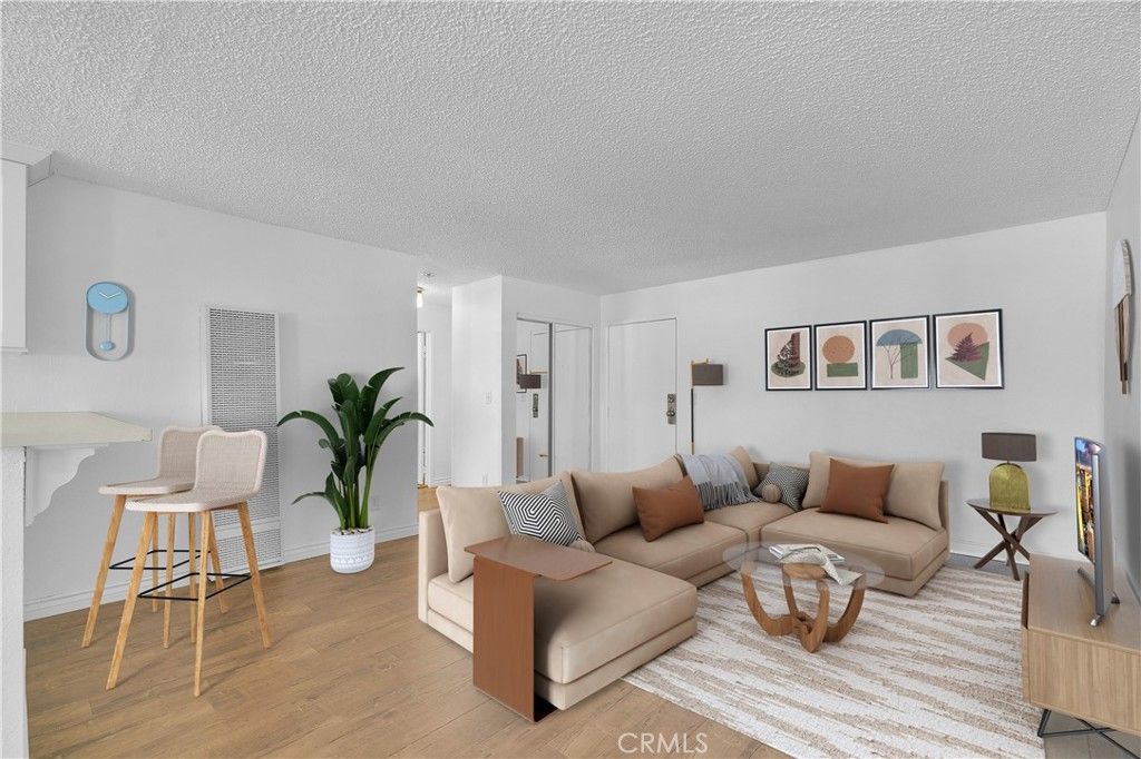 listing image 130723357924510279249