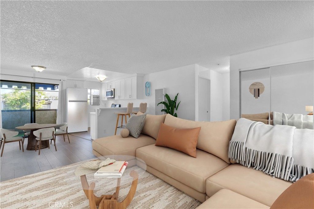 listing image 130727680870367757008