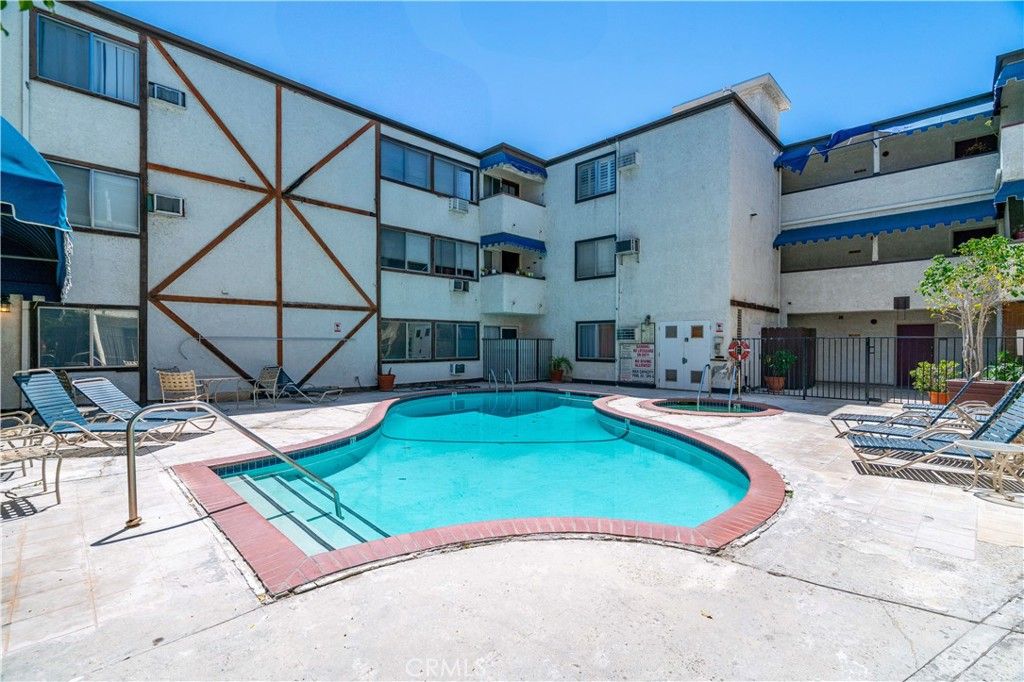 listing image 130728445934061483402