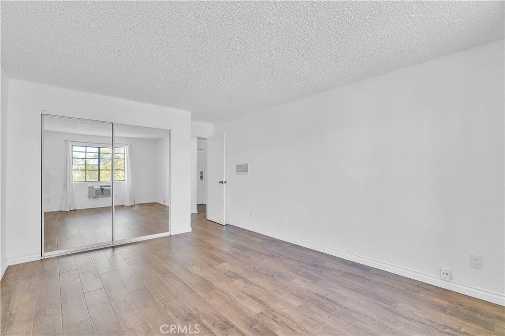 listing image 130729227330424407629