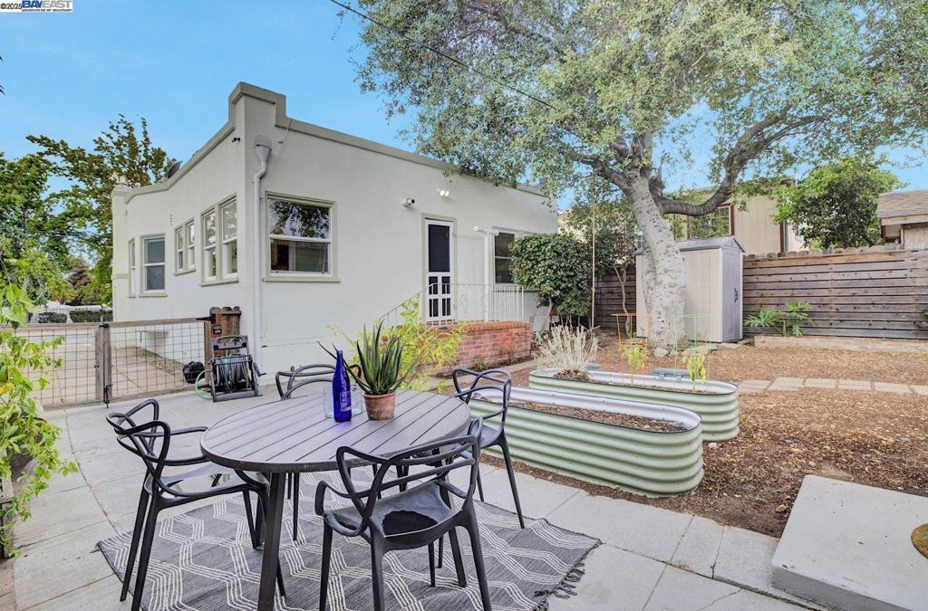 MAXWELL  PARK - Residential Income