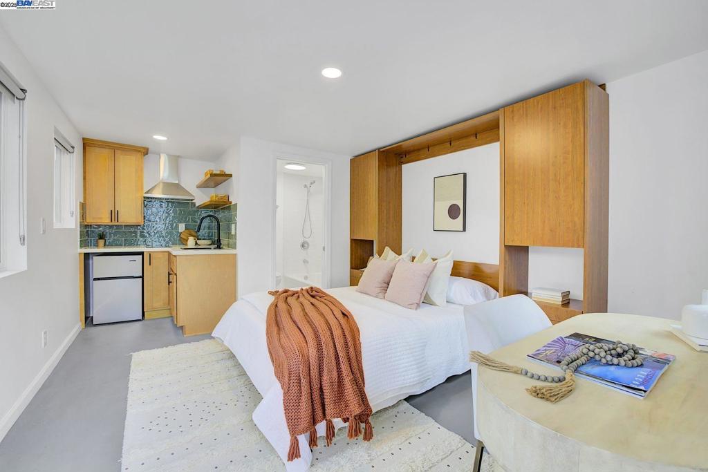 MAXWELL  PARK - Residential Income