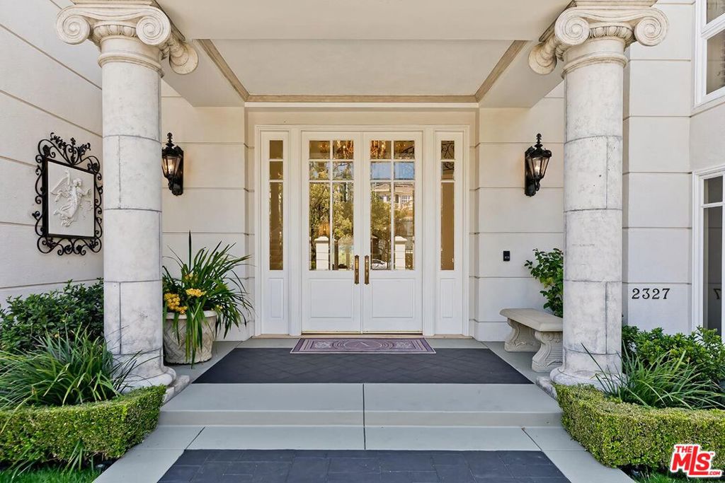 2327 Weybridge Lane