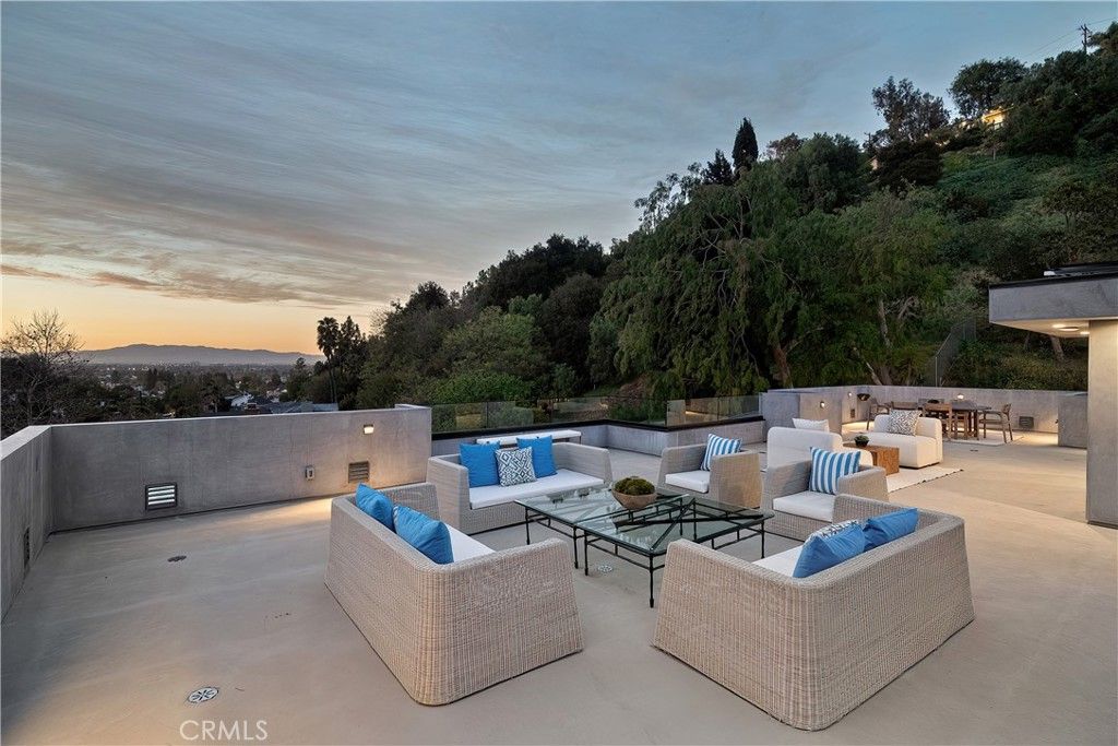 Photo of 3720 Goodland Avenue, Studio City, CA 91604 (MLS # SR26036231)