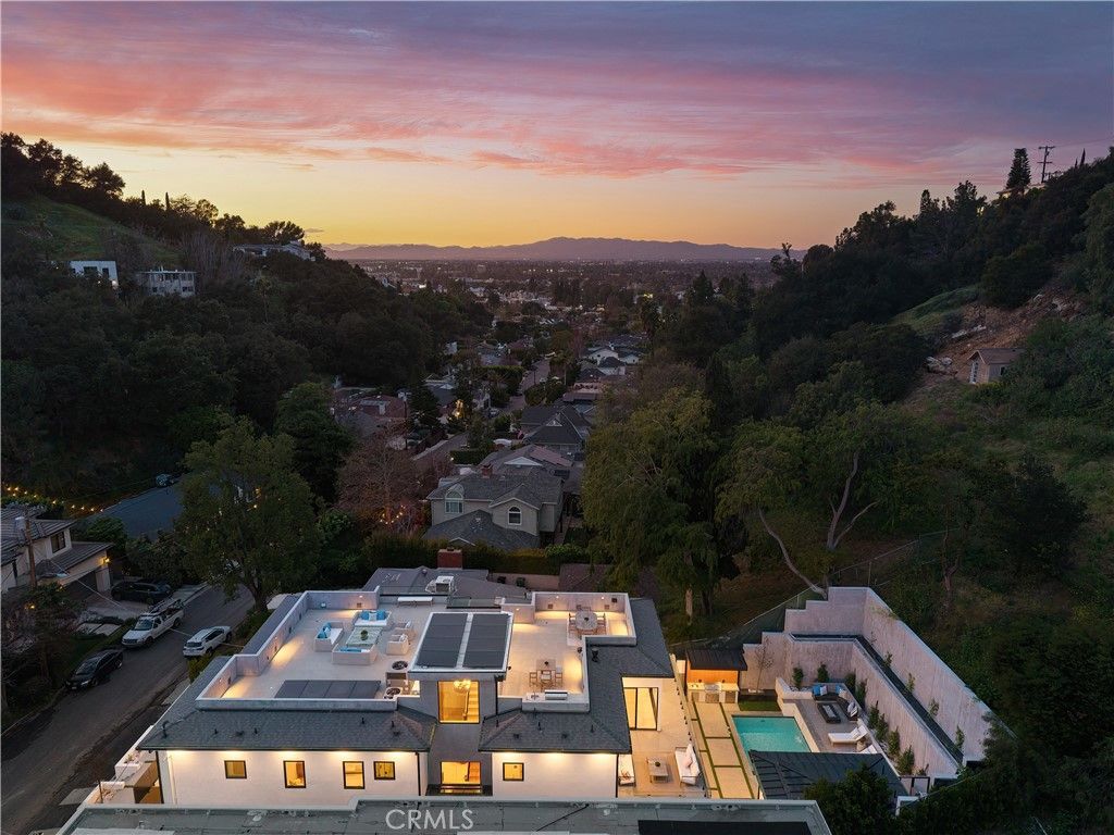 Photo of 3720 Goodland Avenue, Studio City, CA 91604 (MLS # SR26036231)