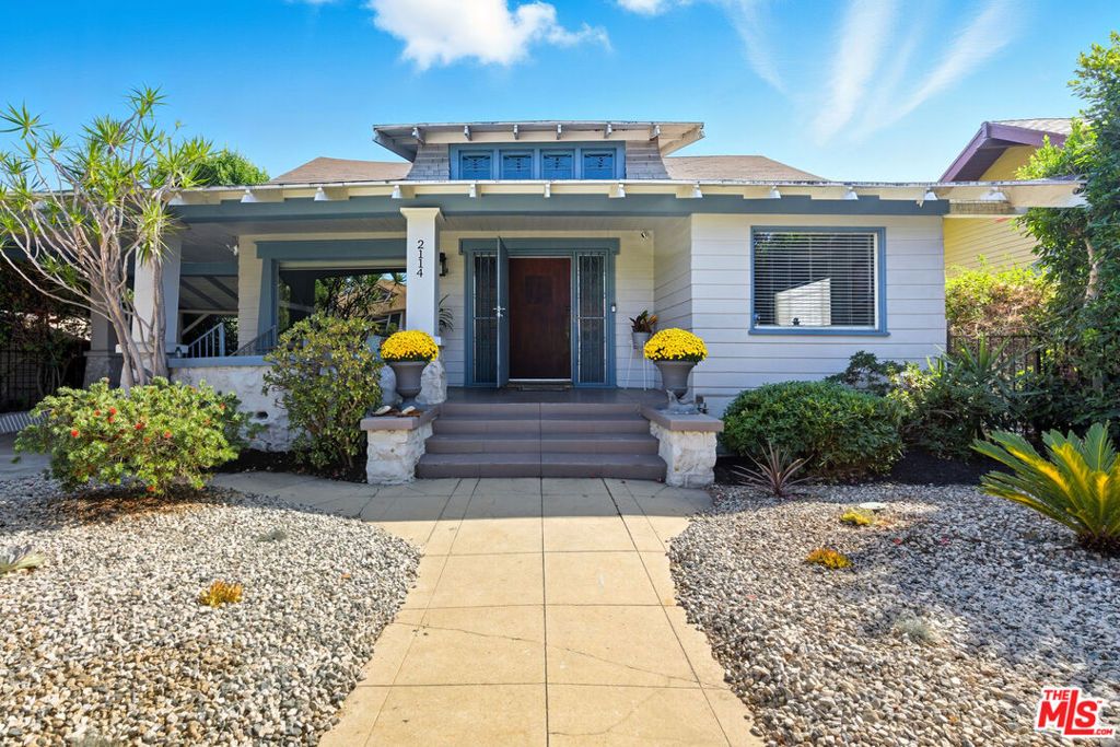 Photo of 2114 W 28th Street, Los Angeles, CA 90018 (MLS # 25589731)