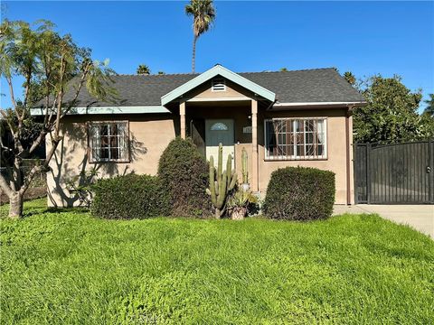 Photo of 1327 West 97th Street St, Los Angeles, CA 90044 (MLS # AR25265585)