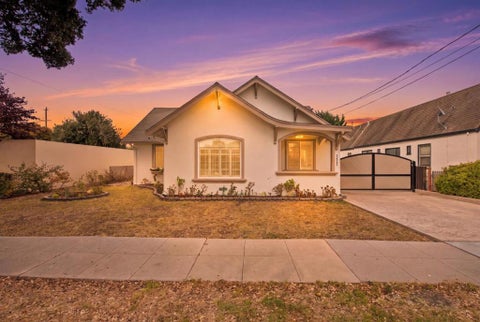 Photo of 111 Oak Street, Salinas, CA 93901 (MLS # ML82063505)