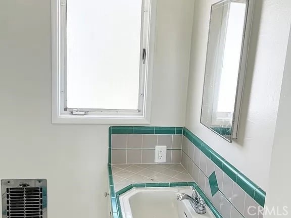 Main Beach (BCH) - Residential Lease