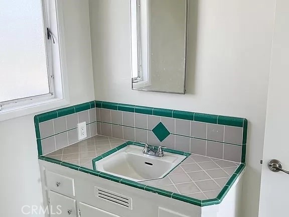 Main Beach (BCH) - Residential Lease