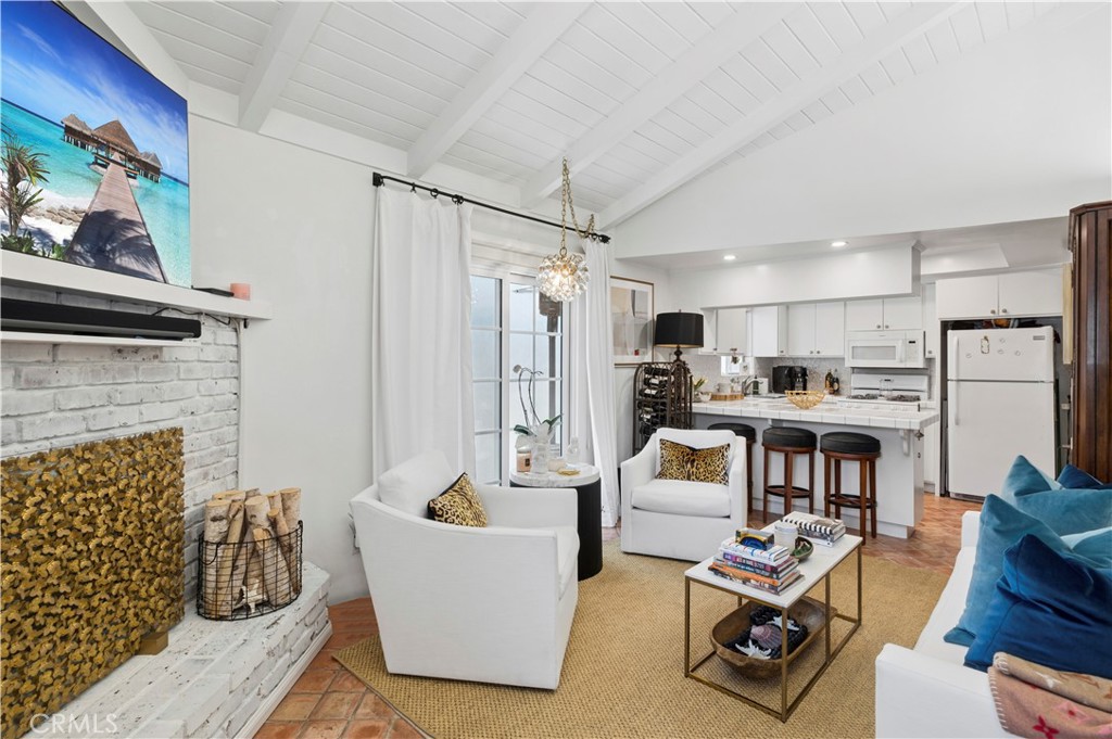 611 Larkspur