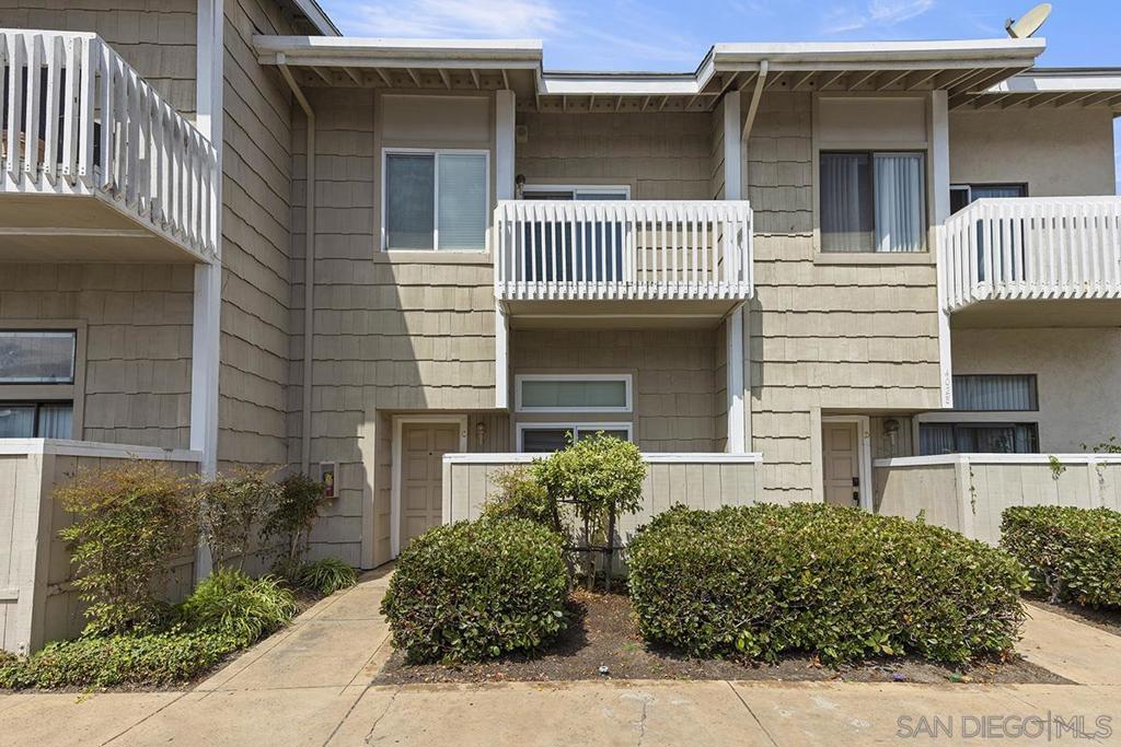 New hard surface luxury flooring! La Jolla Village Park townhome in the heart of University Town Center featuring 4 bedrooms and 2.5 bathrooms and a two car attached garage. Just minutes to UCSD bus stop! Split level floor plan with a spacious living room with volume ceilings upon entry. Second interior level features your formal dining and kitchen with granite countertops and stainless steel appliances. 4th room located off the dining area with a built in desk. Top floor features your spacious master bedroom spacious enough for two beds plus a generous sized walk-in closet and private outdoor balcony. Two spacious secondary bedrooms share a full hall bathroom with dual sinks. Water, sewer, trash, and HOA included in the rent. Perfectly located in UTC/La Jolla within close proximity to shopping, restaurants, theatres, malls, UCSD, hospitals, freeways, and world famous La Jolla beaches. This is a must see!