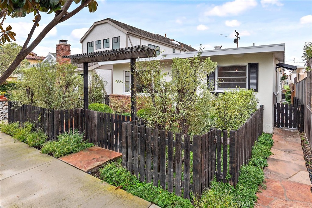 Corona del Mar South of PCH (CDMS) - Residential Lease