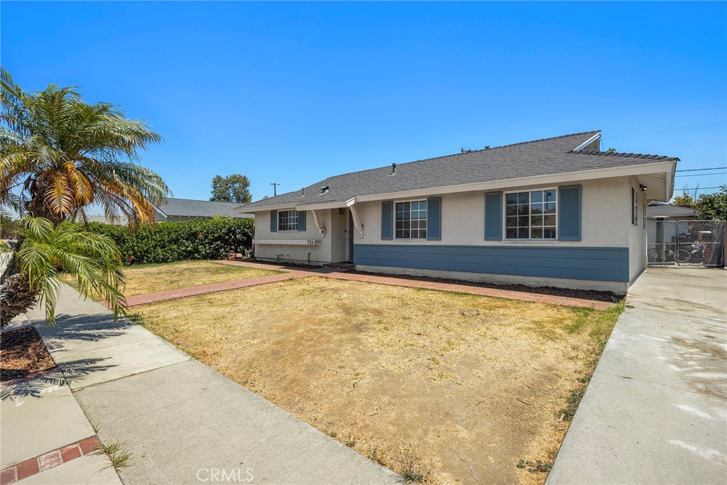 Charming Single-Level Home in Prime Placentia Location!
Welcome to 724 Stardust Drive, a delightful 3-bedroom, 2-bath home perfectly situated on a generous lot in one of Placentia’s most desirable neighborhoods. This single-level residence offers a functional floor plan with spacious living areas, RV parking, ideal for comfortable everyday living and easy entertaining.
Enjoy the convenience of being near shopping, dining, and local amenities, all while enjoying the privacy and charm of a quiet residential street. The expansive lot provides plenty of room for outdoor living, gardening, or future customization.
Perfect for first-time buyers, downsizers, or anyone looking for a well-located single-story home with endless potential.
