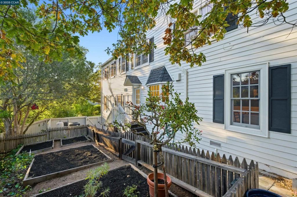 ORINDA C.C. - Residential