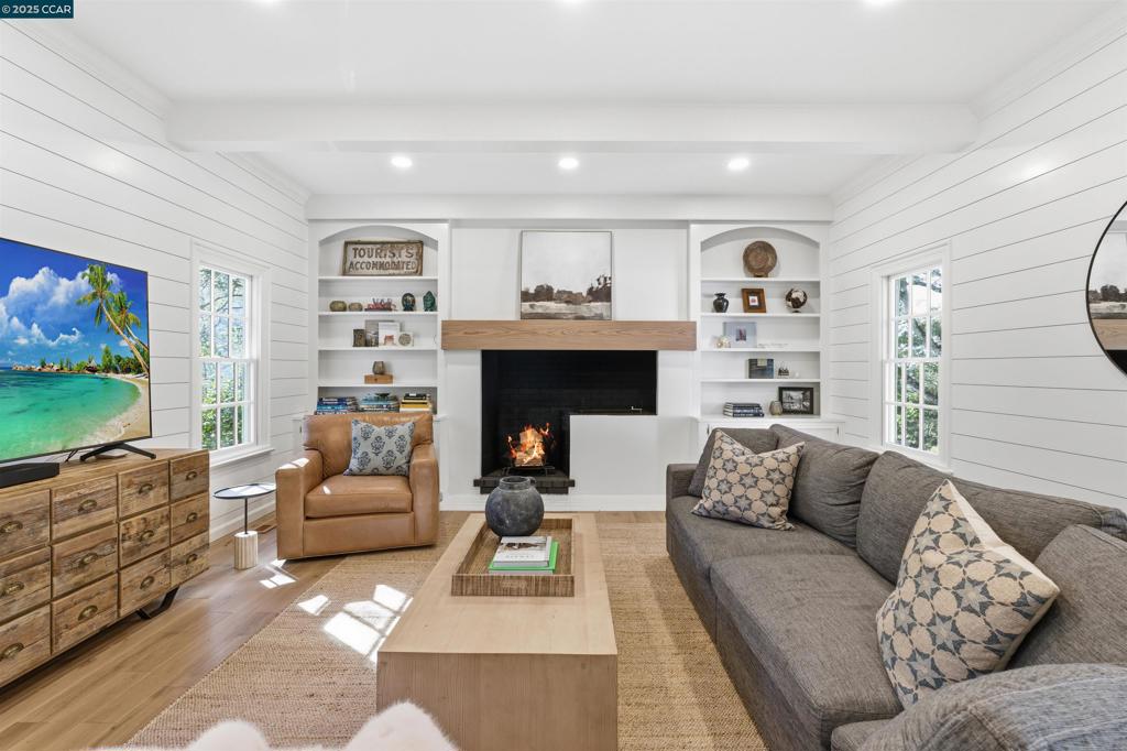 ORINDA C.C. - Residential